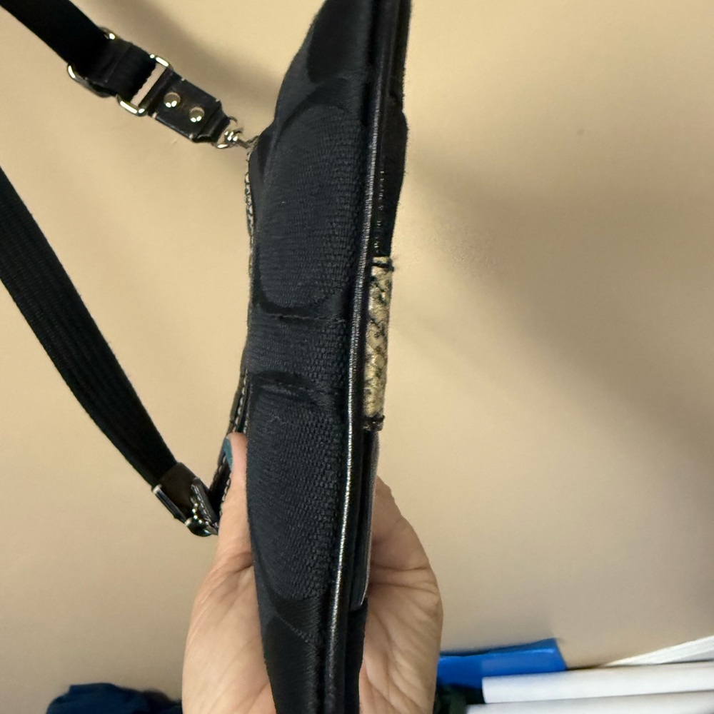 Coach Stylish Black and White Crossbody Bag - Picture 4 of 7